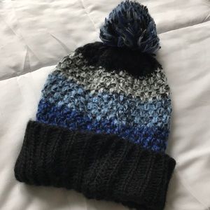 💥 BLACK/BLUE BEANIE💥